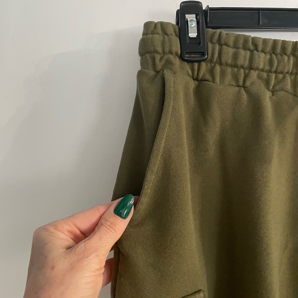 Primark Cares Khaki Men's Cargo Shorts in large - Picture 4 of 8